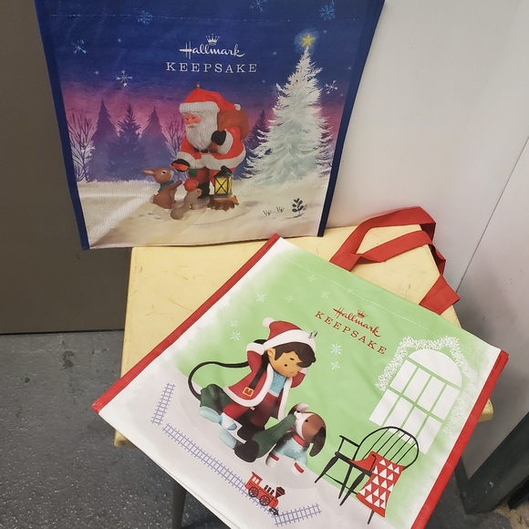 2 NEW Hallmark Keepsake Christmas 2022 Reusable Tote Bags NWT NEW - Picture 4 of 7